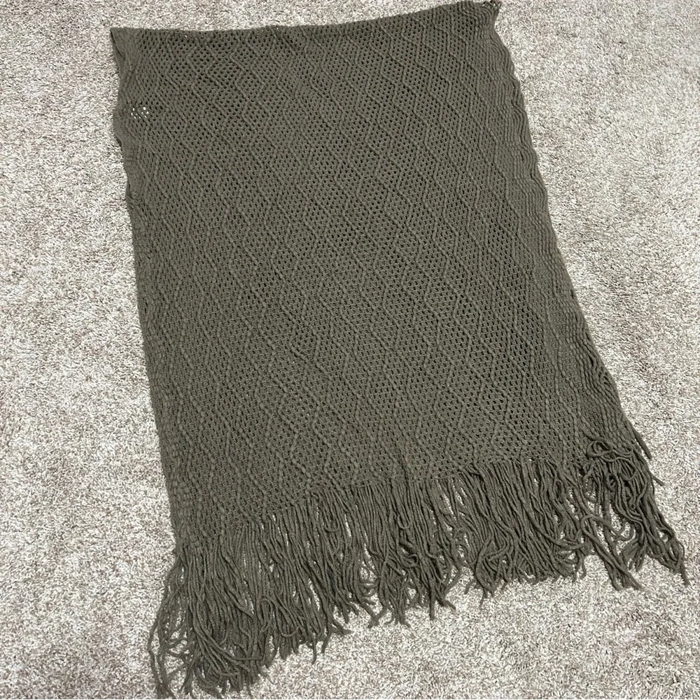 Versona Knit Fringe Poncho Scarf Shawl Light Brown Beige Olive